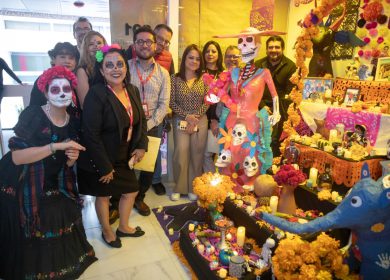 Celebramos  entre flores y velas